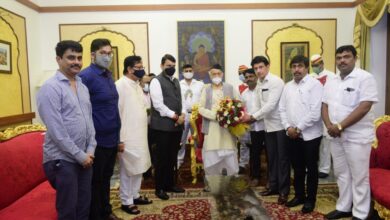 Photo of आंदोलन करणारे नातेपुते, अकलूजकर  गार्‍हाण घेवून राज्यपाल भगतसिंह कोश्यारी यांच्या दरबारी
