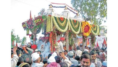 Photo of आषाढीला सरगम चौकात मानाच्या पालख्या रेल्वे रूळावरून जाणार !जिल्हाधिकारी, रेल्वे अधिकारी, संस्थान प्रमुख यांच्या बैठकीत तोडगा