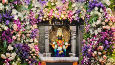 Photo of गुढीपाडव्यानिमित्त श्री विठ्ठल रुक्मिणी मंदिरात आकर्षक फुलांची सजावट